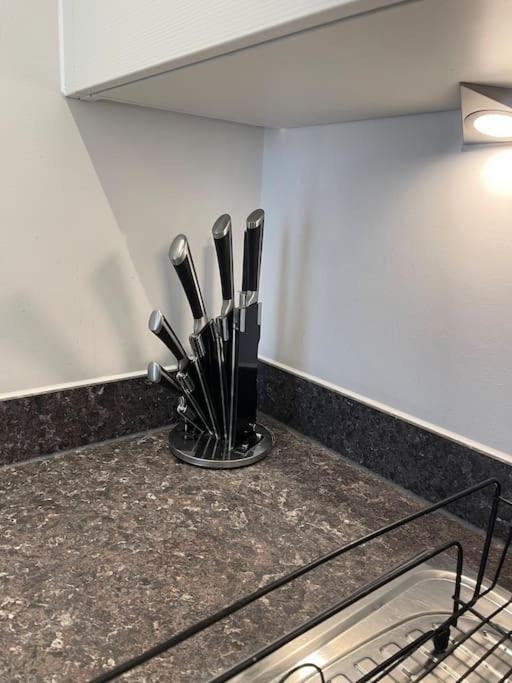 Contemporary Urban Retreat, 2-Bedroom Haven By London City Airport מראה חיצוני תמונה