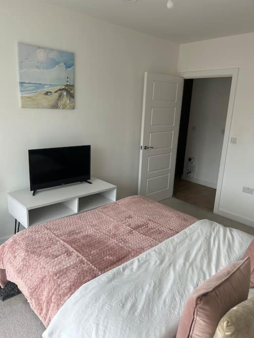 Contemporary Urban Retreat, 2-Bedroom Haven By London City Airport מראה חיצוני תמונה